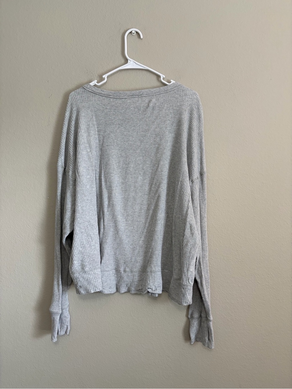 Offline By Aerie Wow! Waffle Knit Oversized V-neck long sleeve top light gray - Picture 2 of 5